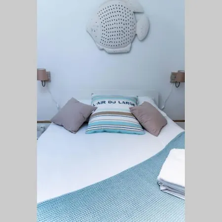 2 Personnes, Place St Sauveur A 2min דירה קאין