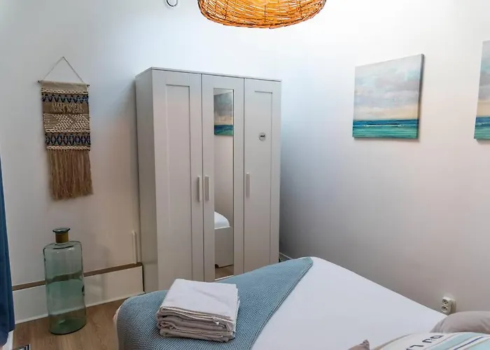 2 Personnes, Place St Sauveur A 2min Apartment